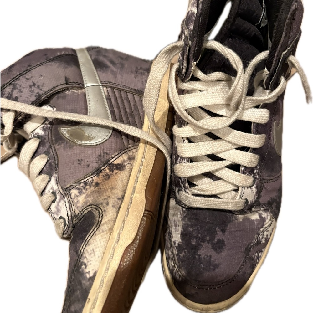 BLACK/WHITE SPLOTCH NIKE WEDGE SNEAKER